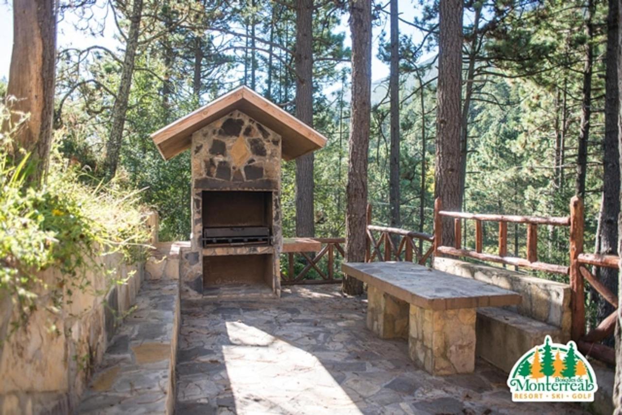 Hotel Bosques De Monterreal San Antonio de las Alazanas Exteriér fotografie