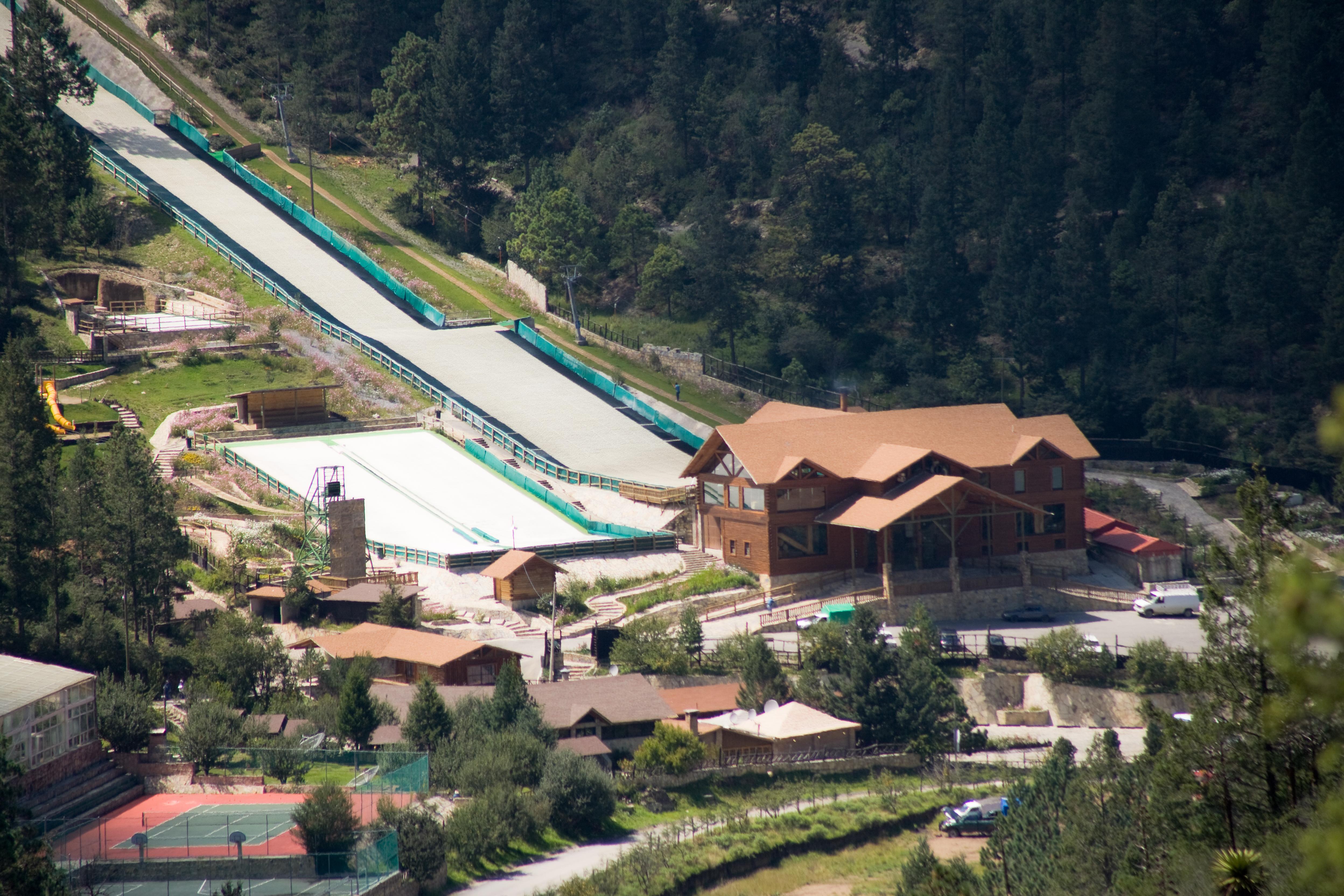 Hotel Bosques De Monterreal San Antonio de las Alazanas Exteriér fotografie