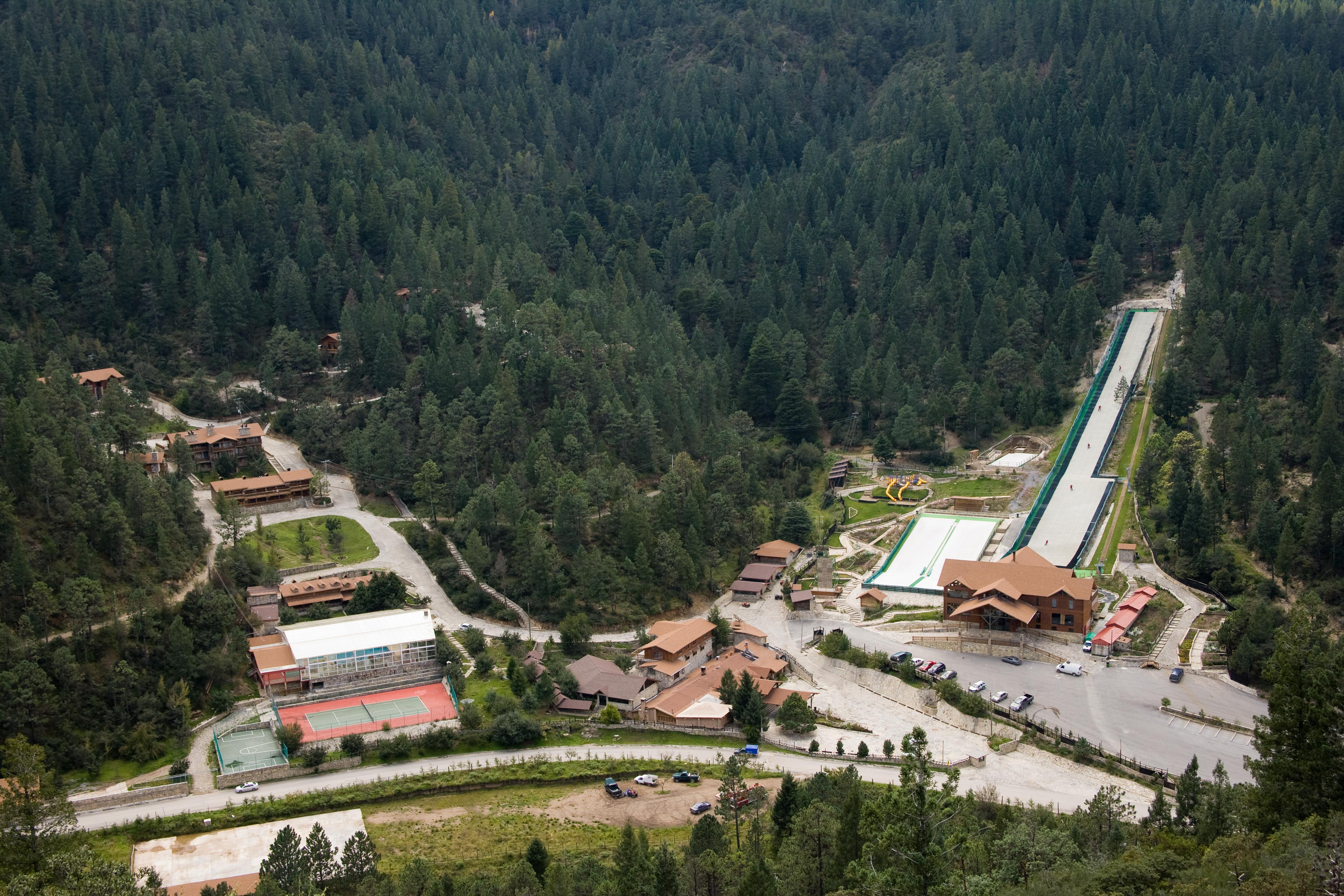 Hotel Bosques De Monterreal San Antonio de las Alazanas Exteriér fotografie