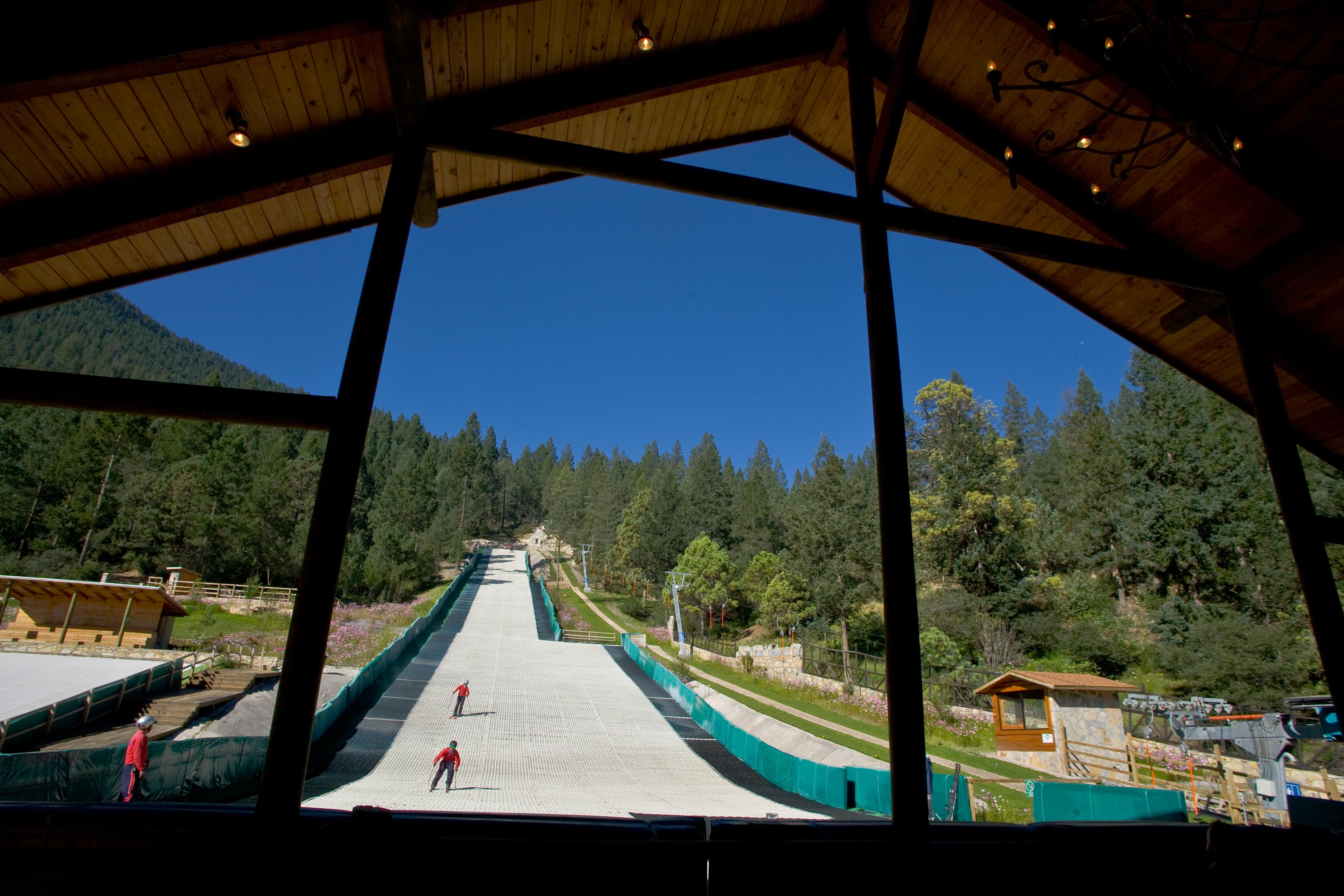 Hotel Bosques De Monterreal San Antonio de las Alazanas Exteriér fotografie
